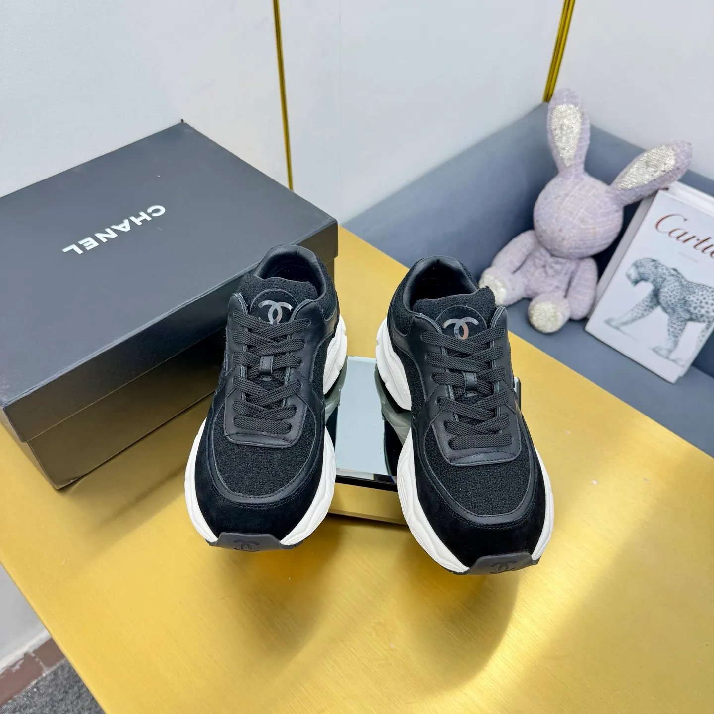 p700🐮🐮Upgraded version, upgraded version, upgraded version! No rebuttal accepted! ! ! ! Chanel Chanel dad shoes, couples' model for men and women - 2025 top casual sneakers in the counter. This classic design; the upper is electro-embroidered with various techniques; ❷The inner lining is made of: original Yangli + net ❸The outsole is based on: the original TPU combination outsole. The full set of boutique packaging for women 35–41